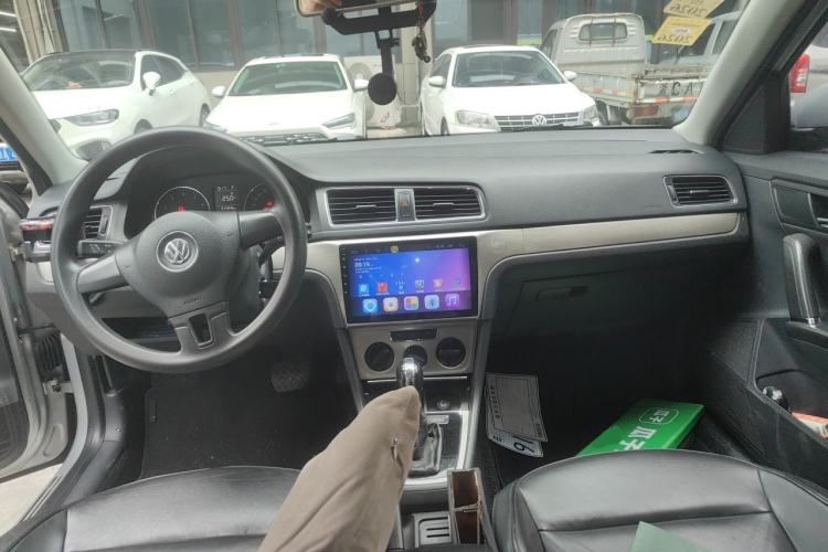 Used Volkswagen Lavida 2013 1.4TSI DSG Comfort Edition Center Console