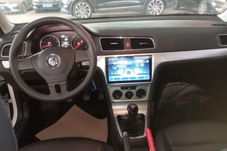 Used Volkswagen Lavida 2013 Restyled Classic 1.6L Manual Comfort Edition Center Console
