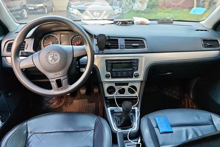 Used Volkswagen Lavida 2013 Restyled Classic 1.6L Manual Comfort Edition Center Console