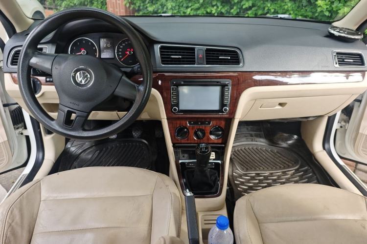 Used Volkswagen Lavida 2013 Revised Version 1.4 TSI Manual Comfort Edition Center Console
