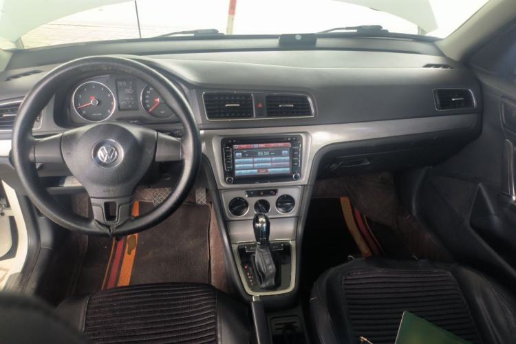 Used Volkswagen Lavida 2013 Restyled Classic 1.6L Automatic Comfort Edition Center Console