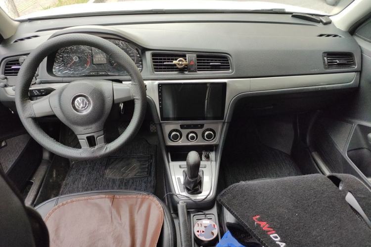 Used Volkswagen Lavida 2013 Revised Classic 1.6L Automatic Fashion Edition Center Console