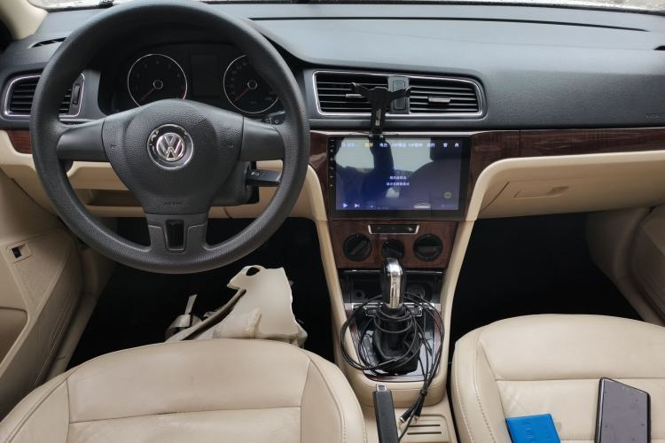 Used Volkswagen Lavida 2013 Restyled Classic 1.6L Automatic Comfort Edition Center Console