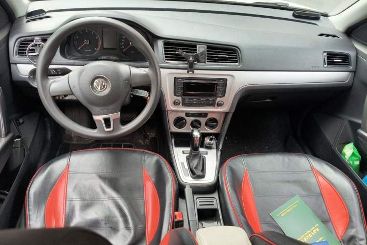 Used Volkswagen Lavida 2013 Revised Classic 1.6L Automatic Fashion Edition Center Console