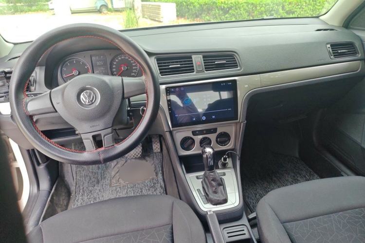 Used Volkswagen Lavida 2013 Revised Classic 1.6L Automatic Fashion Edition Center Console