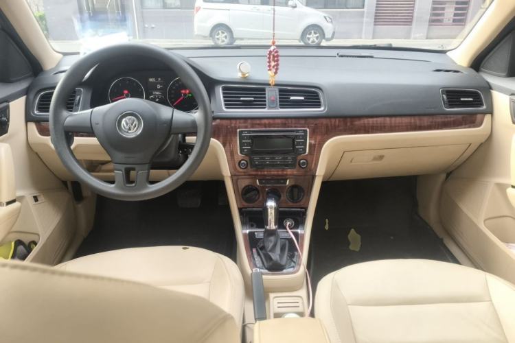 Used Volkswagen Lavida 2013 Restyled Classic 1.6L Automatic Comfort Edition Center Console