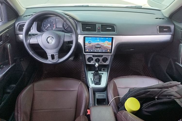 Used Volkswagen Lavida 2013 Revised Classic 1.6L Automatic Fashion Edition Center Console