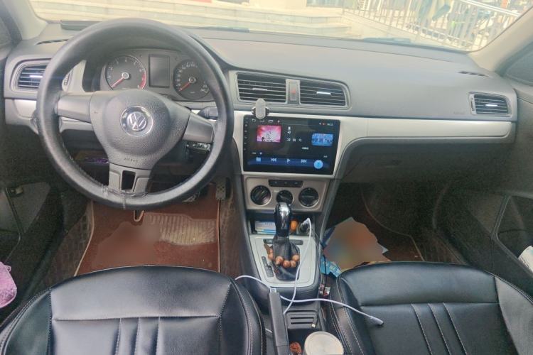 Used Volkswagen Lavida 2013 Revised Classic 1.6L Automatic Fashion Edition Center Console