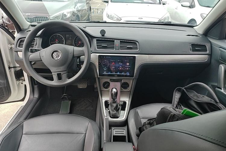 Used Volkswagen Lavida 2013 Restyled Classic 1.6L Automatic Comfort Edition Center Console