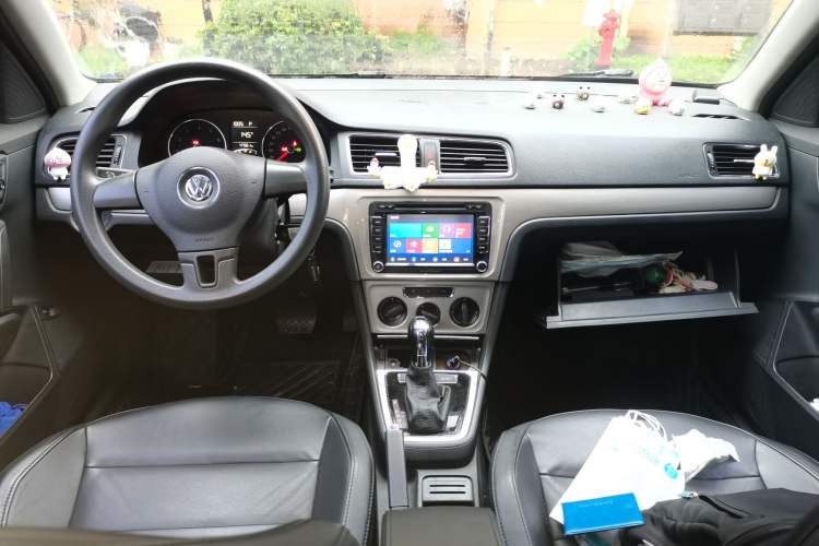 Used Volkswagen Lavida 2013 Revised Version 1.4 TSI DSG Comfort Edition Center Console