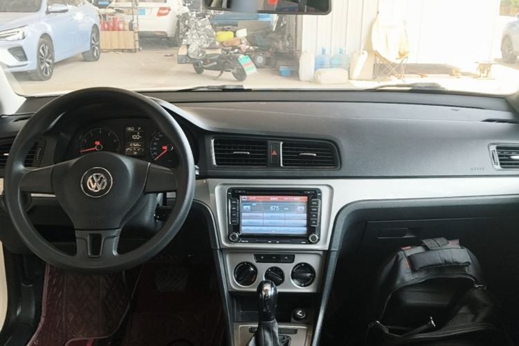 Used Volkswagen Lavida 2013 Revised Classic 1.6L Automatic Fashion Edition Center Console