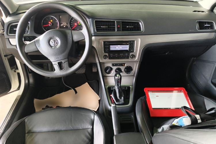 Used Volkswagen Lavida 2013 Restyled Classic 1.6L Automatic Comfort Edition Center Console