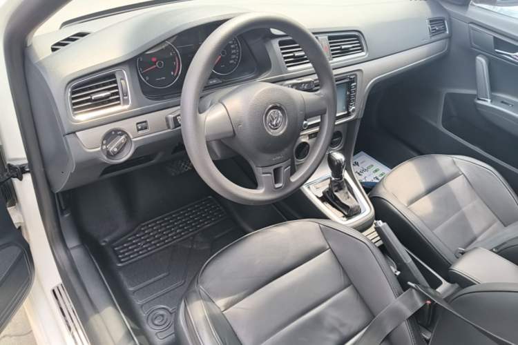 Used Volkswagen Lavida 2013 Restyled Classic 1.6L Automatic Comfort Edition Center Console