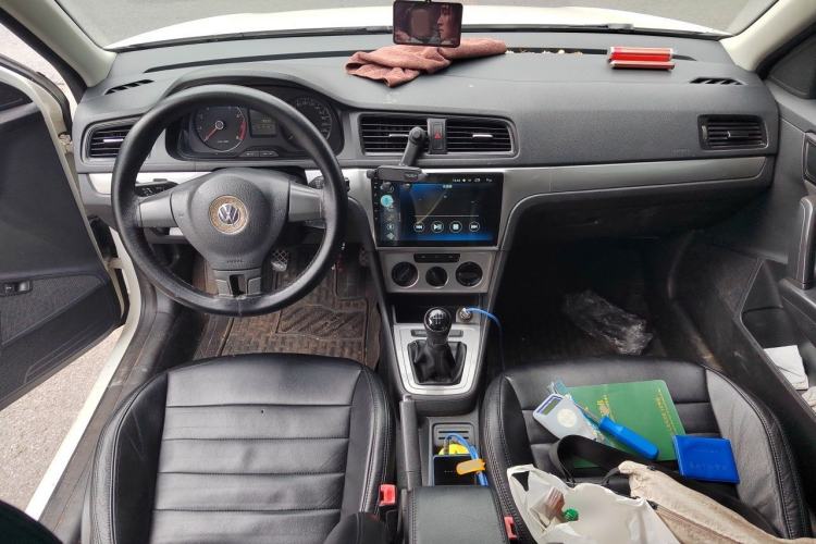 Used Volkswagen Lavida 2013 Revised Classic 1.6L Manual Fashion Edition Center Console