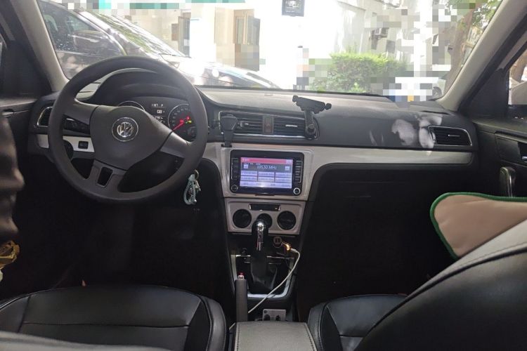 Used Volkswagen Lavida 2013 Restyled Classic 1.6L Automatic Comfort Edition Center Console