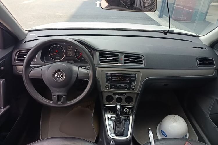 Used Volkswagen Lavida 2013 Restyled Classic 1.6L Automatic Comfort Edition Center Console