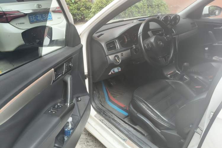 Used Volkswagen Lavida 2013 1.4 TSI Manual Luxury Edition Driver Seat