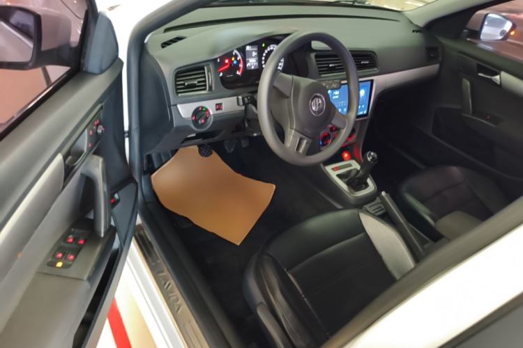 Used Volkswagen Lavida 2013 Revised Classic 1.6L Manual Fashion Edition Driver Seat