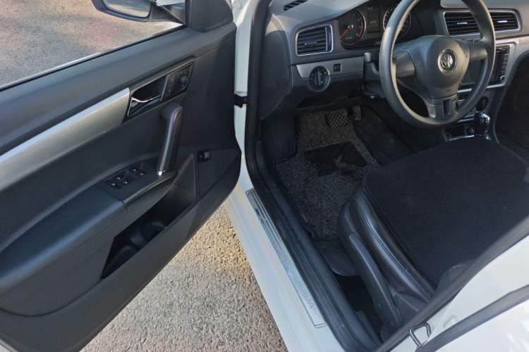 Used Volkswagen Lavida 2013 Restyled Classic 1.6L Automatic Comfort Edition Driver Seat