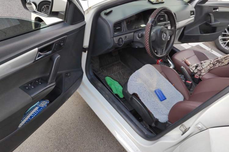 Used Volkswagen Lavida 2013 Revised Classic 1.6L Automatic Fashion Edition Driver Seat