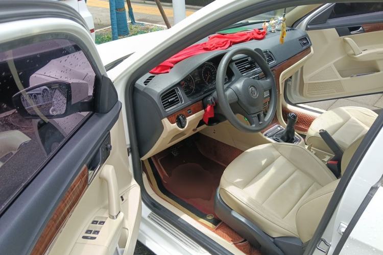 Used Volkswagen Lavida 2013 Revised Version 1.4 TSI Manual Comfort Edition Driver Seat