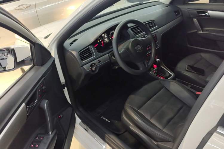 Used Volkswagen Lavida 2013 Revised Version 1.4 TSI DSG Comfort Edition Driver Seat