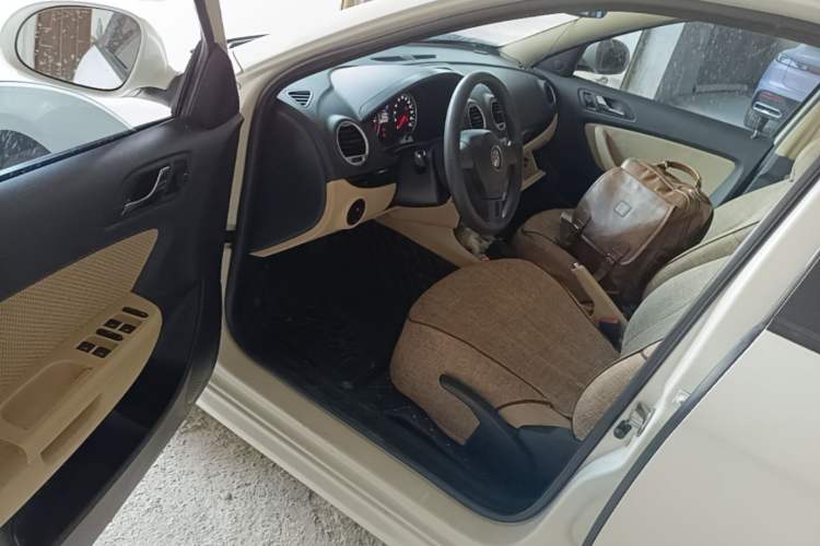 Used Volkswagen Lavida 2013 Classic 1.6L Automatic Fashion Edition Driver Seat