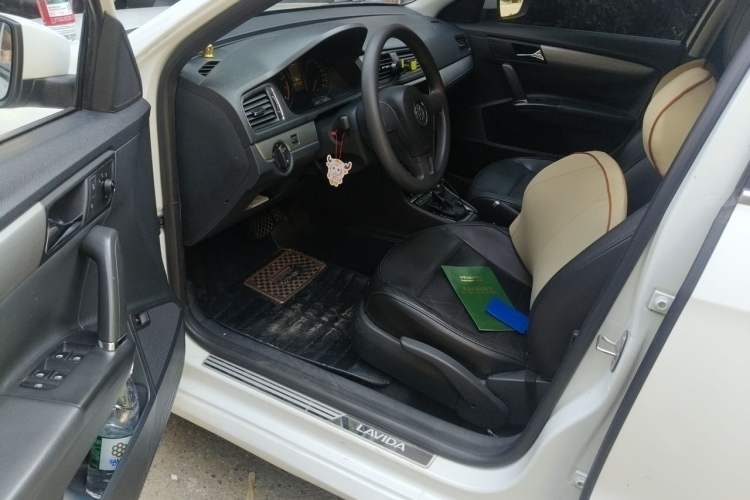 Used Volkswagen Lavida 2013 Restyled Classic 1.6L Automatic Comfort Edition Driver Seat