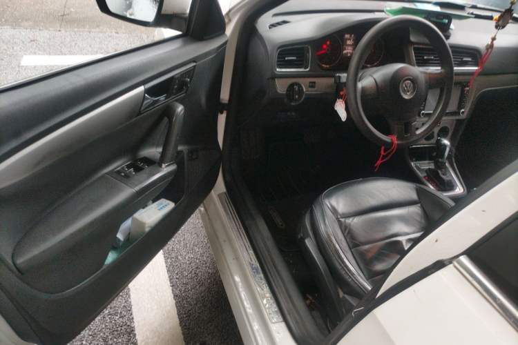 Used Volkswagen Lavida 2013 Restyled Classic 1.6L Automatic Comfort Edition Driver Seat