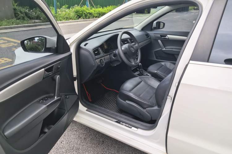 Used Volkswagen Lavida 2013 Restyled Classic 1.6L Automatic Comfort Edition Driver Seat