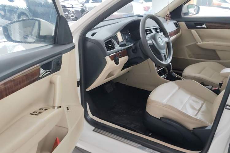 Used Volkswagen Lavida 2013 Restyled Classic 1.6L Automatic Comfort Edition Driver Seat