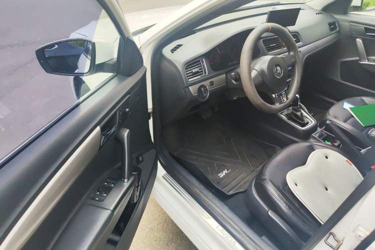 Used Volkswagen Lavida 2013 Restyled Classic 1.6L Automatic Comfort Edition Driver Seat