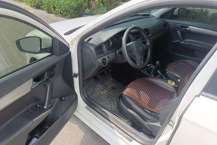Used Volkswagen Lavida 2013 1.6L Manual Fashion Edition Driver Seat