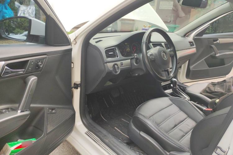 Used Volkswagen Lavida 2013 1.6L Automatic Luxury Edition Driver Seat