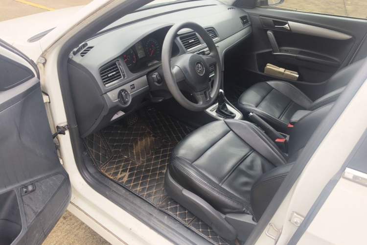 Used Volkswagen Lavida 2013 Revised Classic 1.6L Automatic Fashion Edition Driver Seat