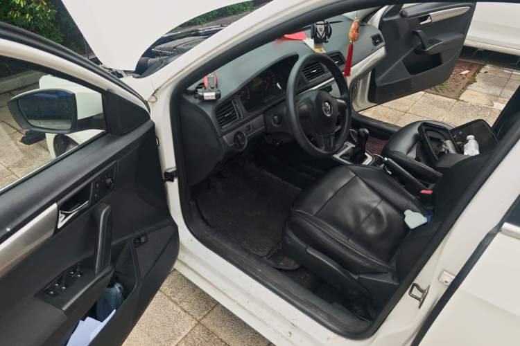 Used Volkswagen Lavida 2013 Revised Classic 1.6L Manual Fashion Edition Driver Seat