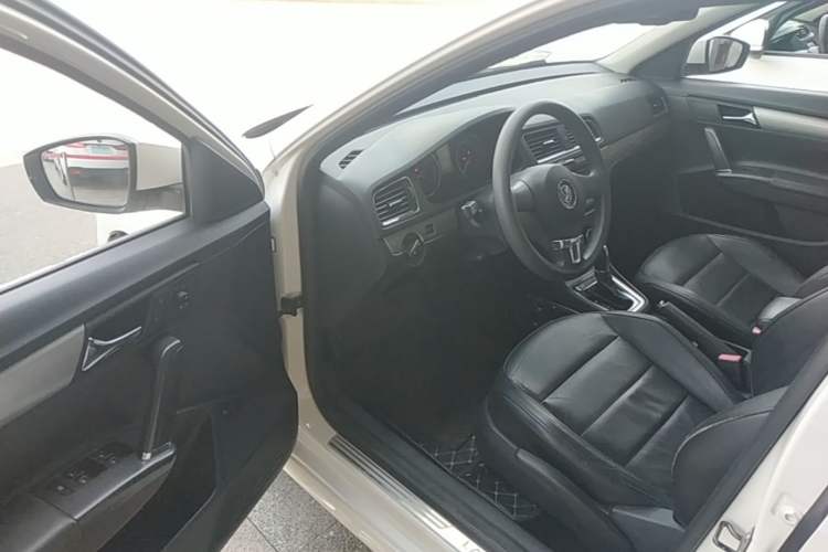 Used Volkswagen Lavida 2013 Revised Version 1.4 TSI DSG Comfort Edition Driver Seat