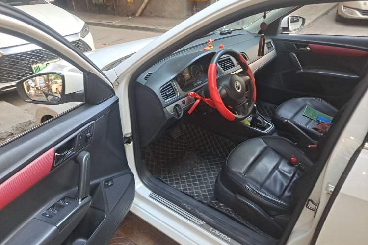 Used Volkswagen Lavida 2013 Revised Version 1.4 TSI DSG Comfort Edition Driver Seat
