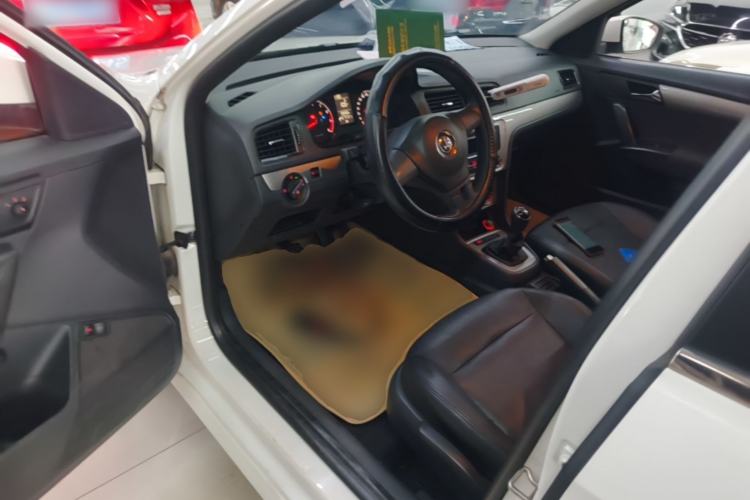 Used Volkswagen Lavida 2013 Revised Classic 1.6L Manual Fashion Edition Driver Seat