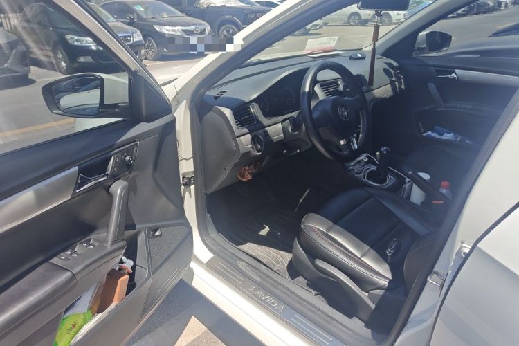Used Volkswagen Lavida 2013 Revised Classic 1.6L Manual Fashion Edition Driver Seat