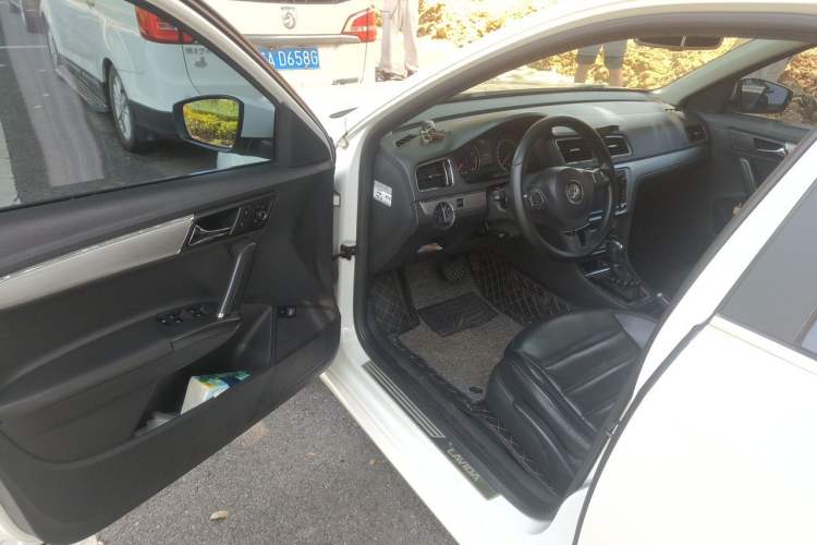 Used Volkswagen Lavida 2013 1.6L Automatic Comfort Edition Driver Seat