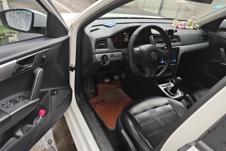 Used Volkswagen Lavida 2013 Revised Classic 1.6L Manual Fashion Edition Driver Seat