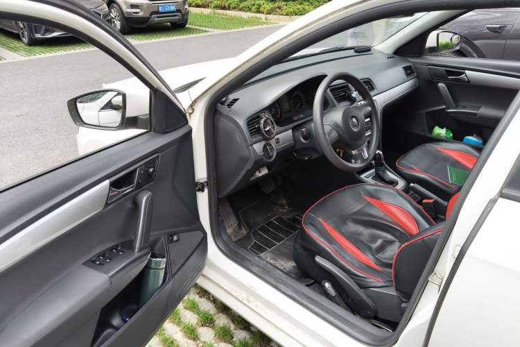 Used Volkswagen Lavida 2013 Revised Classic 1.6L Automatic Fashion Edition Driver Seat