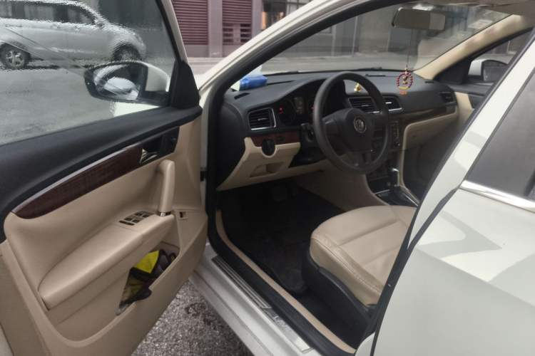 Used Volkswagen Lavida 2013 Restyled Classic 1.6L Automatic Comfort Edition Driver Seat