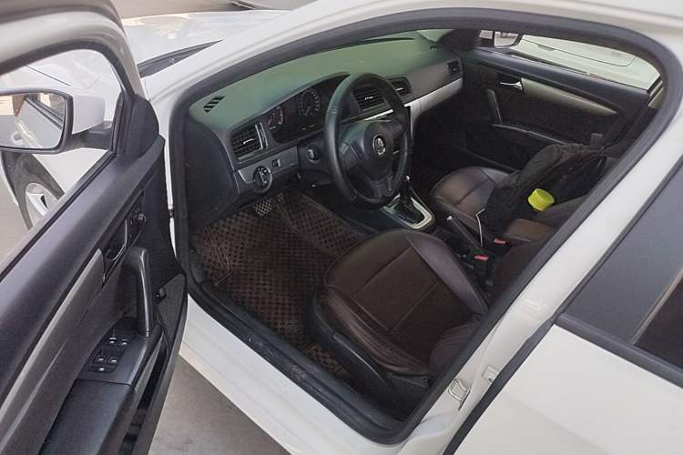 Used Volkswagen Lavida 2013 Revised Classic 1.6L Automatic Fashion Edition Driver Seat