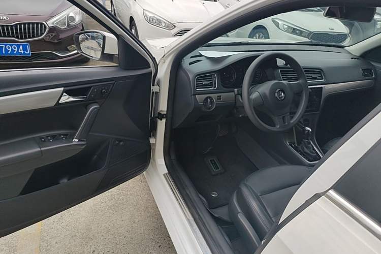 Used Volkswagen Lavida 2013 Restyled Classic 1.6L Automatic Comfort Edition Driver Seat