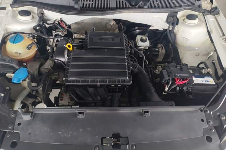 Used Volkswagen Lavida 2013 Revised Classic 1.6L Manual Fashion Edition Engine Bay