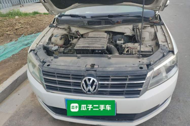 Used Volkswagen Lavida 2013 1.6L Automatic Comfort Edition Engine Bay