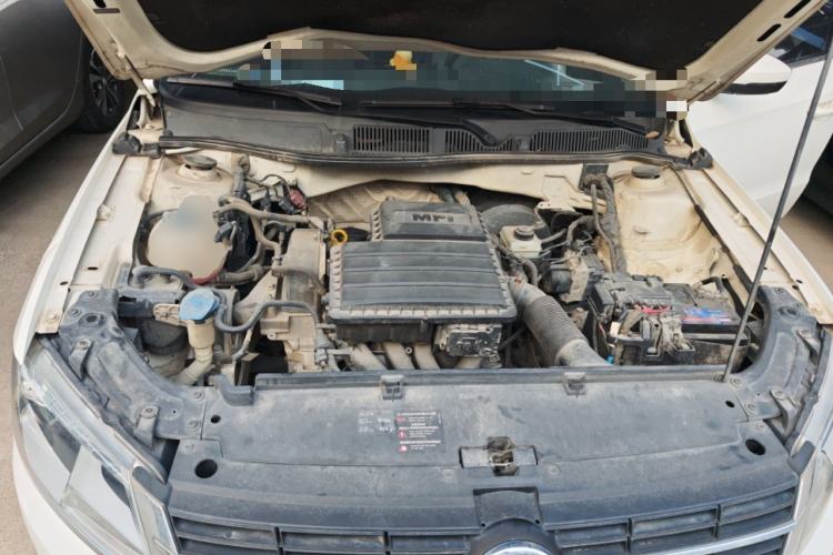 Used Volkswagen Lavida 2013 Revised Classic 1.6L Manual Fashion Edition Engine Bay