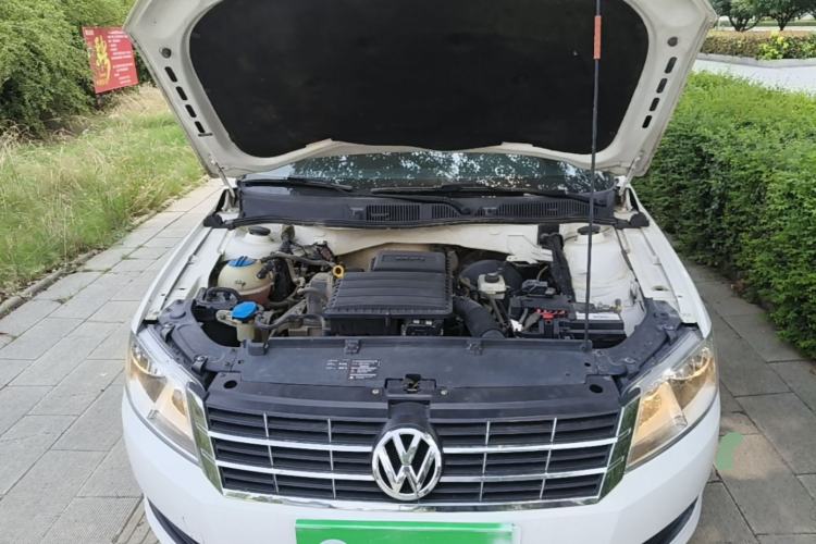 Used Volkswagen Lavida 2013 Revised Classic 1.6L Automatic Fashion Edition Engine Bay